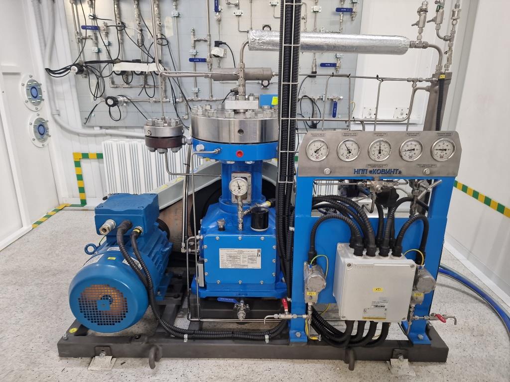 Diaphragm compressor for Hydrogen
