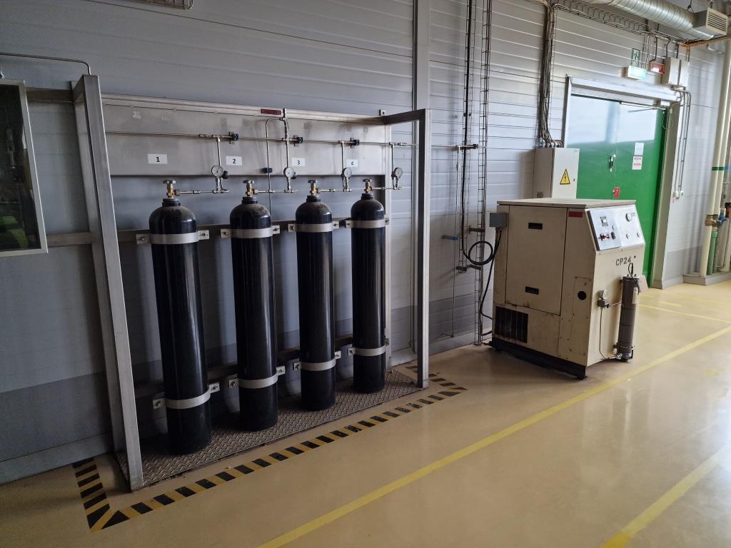 High pressure tanks